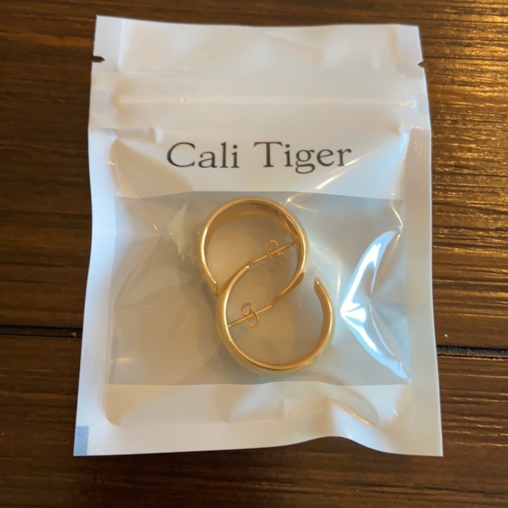Cali tiger earring.